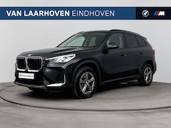 BMW X1 - sDrive20i Automaat / Trekhaak / Sportstoelen / Achteruitrijcamera / Head-Up / Stoelverwarm
