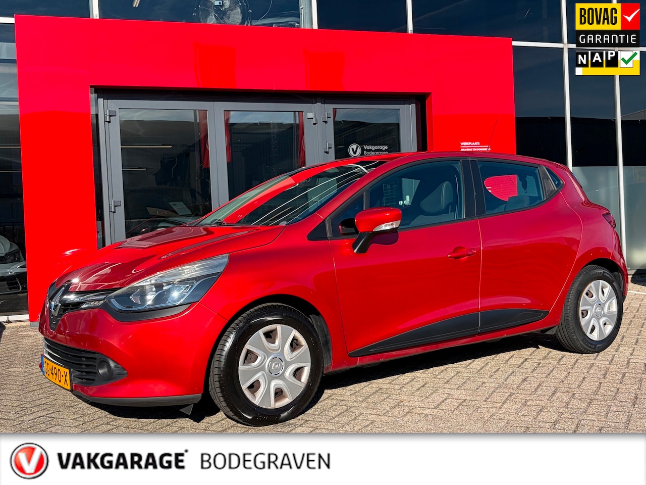 Renault Clio - 0.9 TCe Expression / navigatie / cruise control - AutoWereld.nl