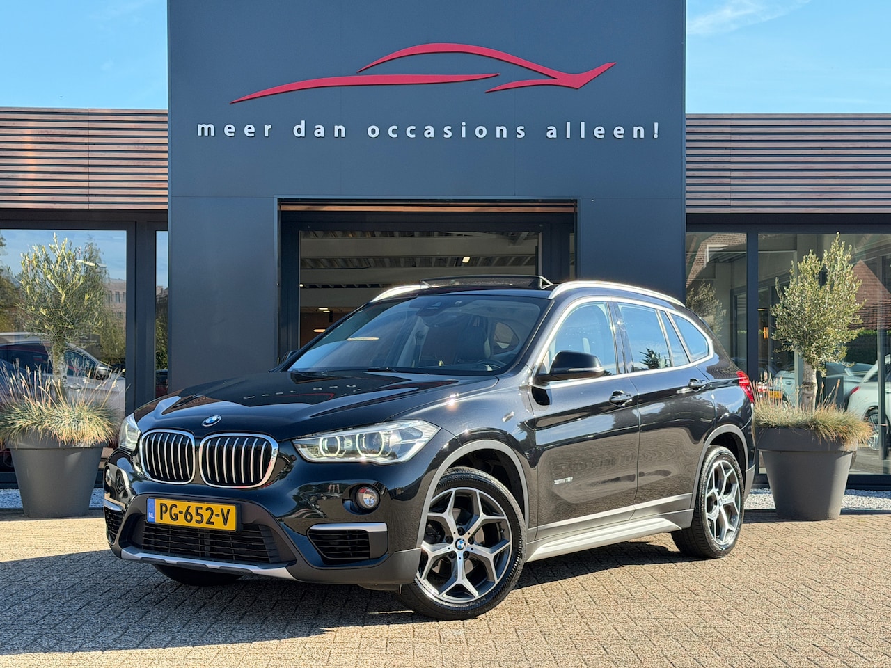 BMW X1 - sDrive18i | Panoramdak | HUD | Elektrische Stoelen + Memory - AutoWereld.nl