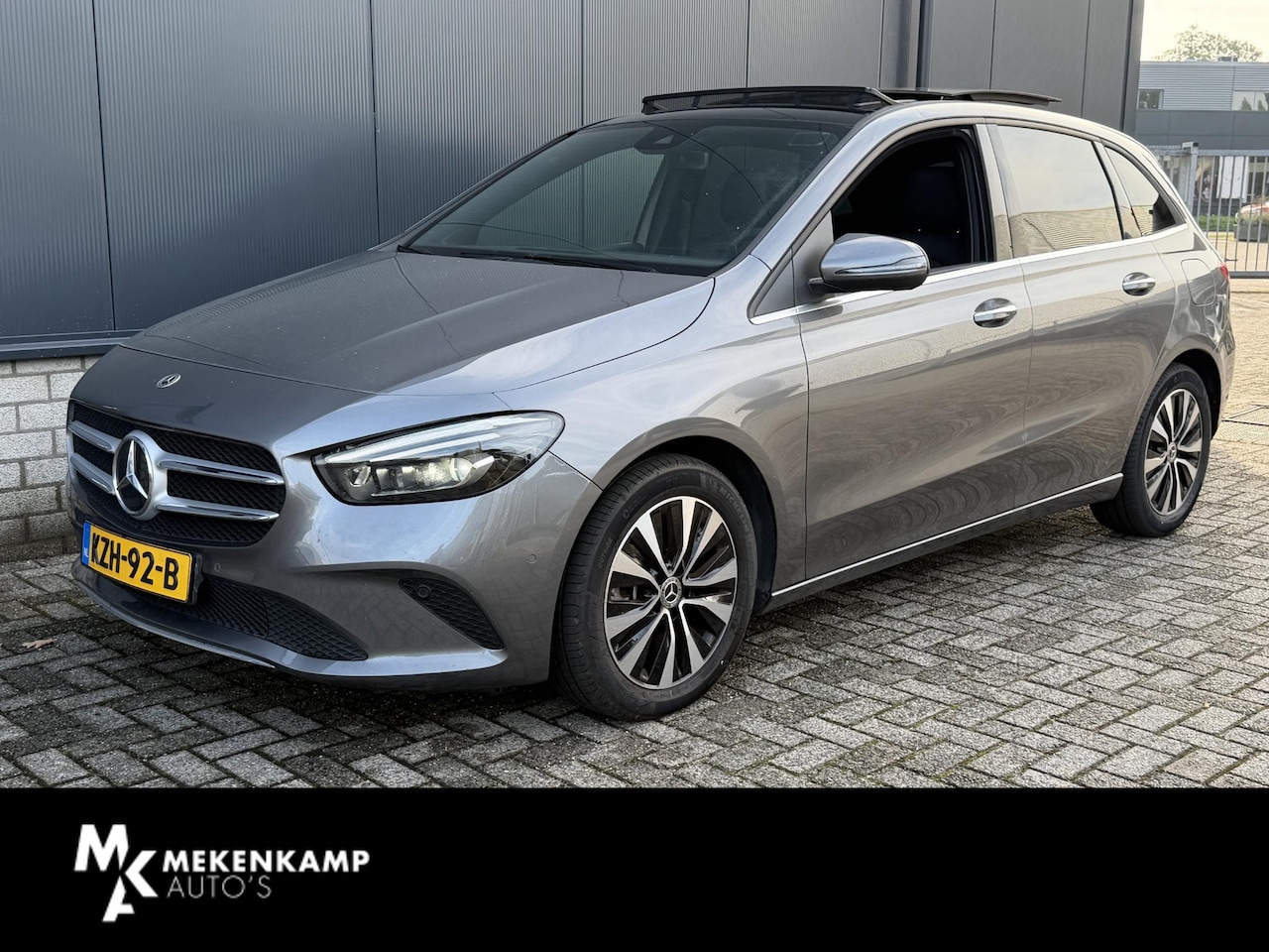 Mercedes-Benz B-klasse - 250 e 17"/Leder/Panoramadak/Matrix LED/Keyless/Stoelverwarming/Sfeerverlichting/Camera/PDC - AutoWereld.nl