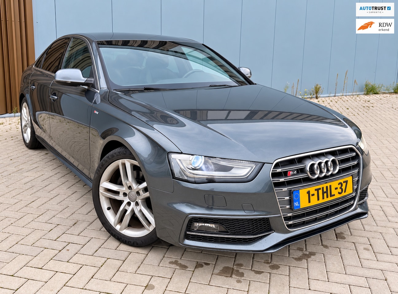 Audi A4 Limousine - 1.8 TFSI Business Edition/S-Line 101DKM//NAP/S4 Grille/Automaat - AutoWereld.nl