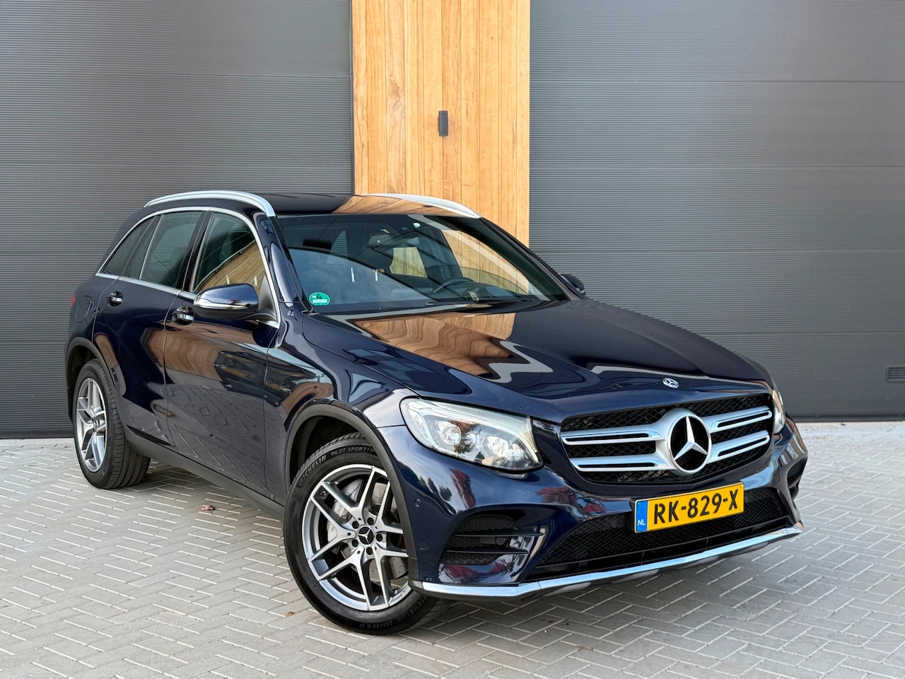 Mercedes-Benz GLC-klasse - 220d 4MATIC 9G AMG-Line (bj 2017) XENON|CAMERA|KEYLESS - AutoWereld.nl