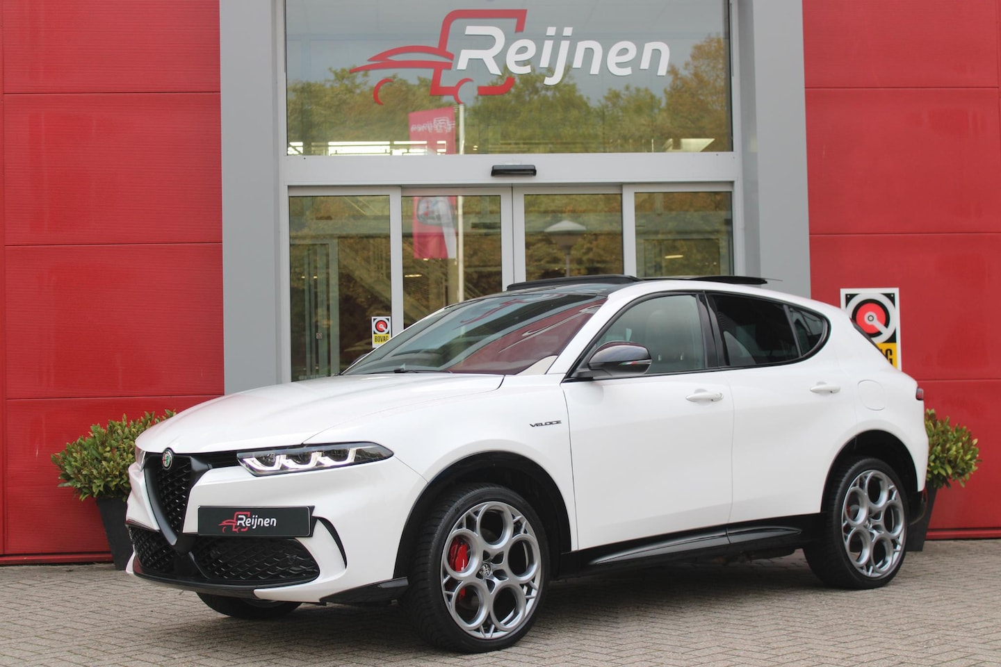 Alfa Romeo Tonale - 1.3T 280PK PHEV VELOCE | PANORAMISCH SCHUIF/KANTEL DAK | PREMIUM PACK: LEDEREN BEKLEDING/G - AutoWereld.nl