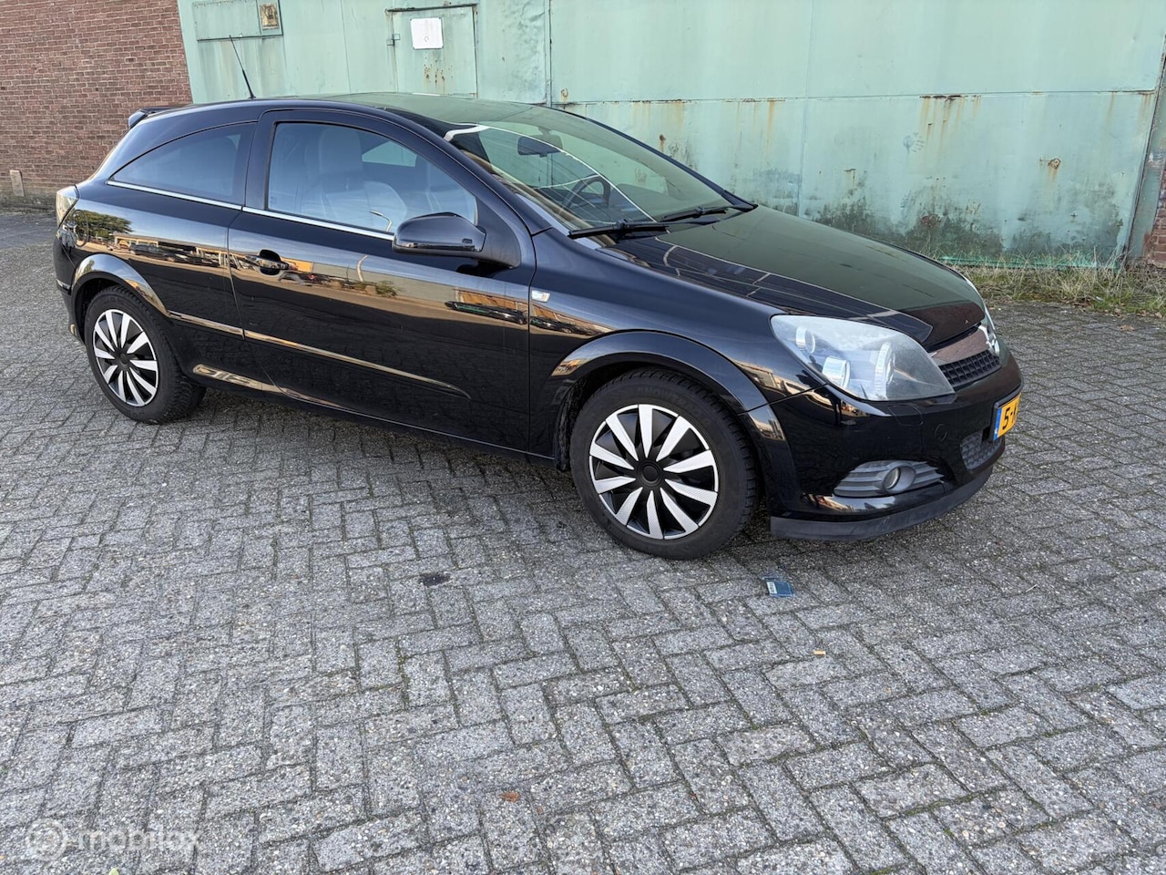 Opel Astra GTC - 2.0 T Sport 2.0 T Sport - AutoWereld.nl