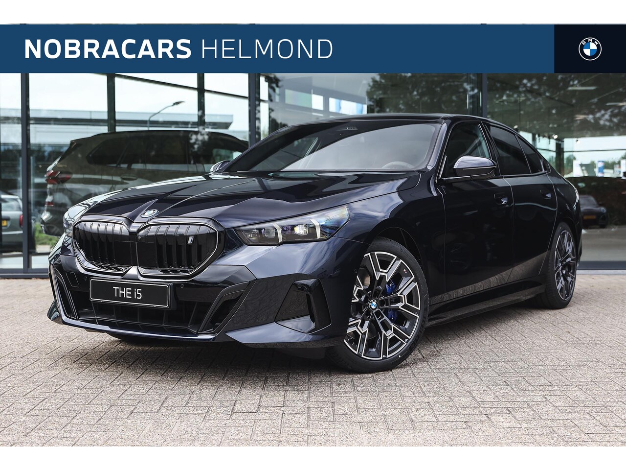 BMW i5 - eDrive40 M Sport / Panoramadak / Trekhaak / Adaptieve LED / Parking Assistant Plus / Stuur - AutoWereld.nl