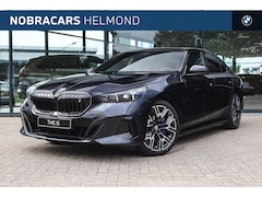 BMW i5 - eDrive40 M Sport / Panoramadak / Trekhaak / Adaptieve LED / Parking Assistant Plus / Stuur