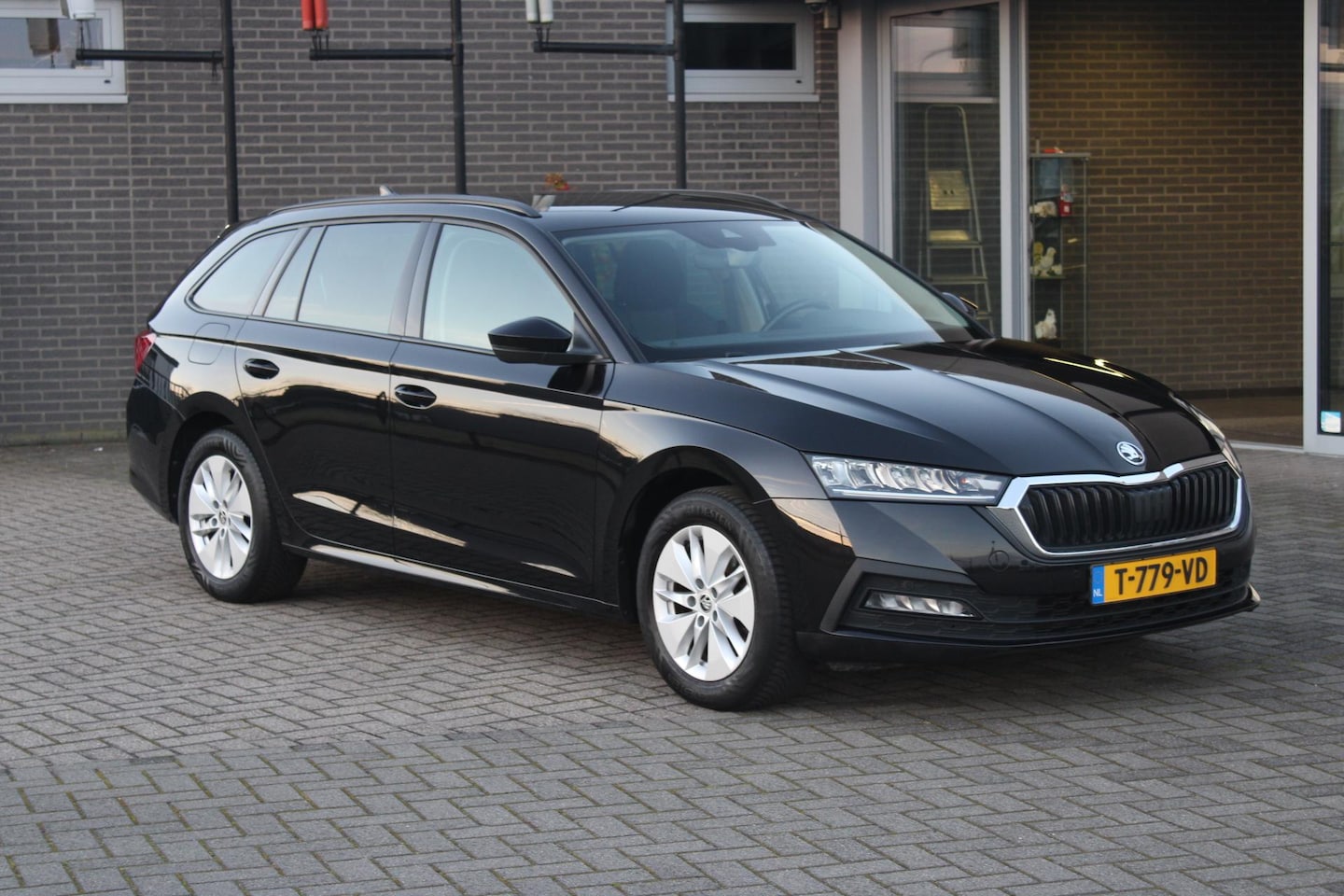 Skoda Octavia Combi - 1.0 TSI Business Edition Led/Clima/Stoelverwarming - AutoWereld.nl