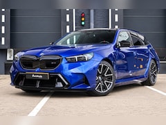 BMW 5-serie Touring - (g61) M5 728pk xDrive | Marina Bay Blue | Bowers & Wilkins | Carbon | Trekhaak | M Drive P