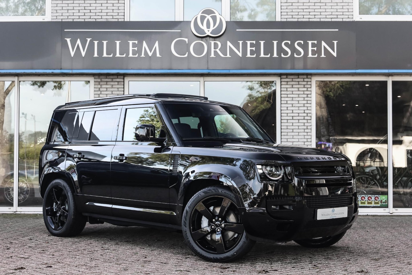 Land Rover Defender 110 - 2.0 P300e X-Dynamic HSE FACELIFT Pano Zitklima - AutoWereld.nl