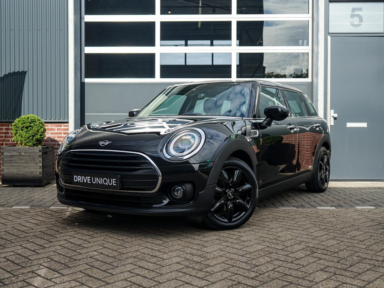 MINI Clubman - 1.5 Cooper Business Pakket - AutoWereld.nl