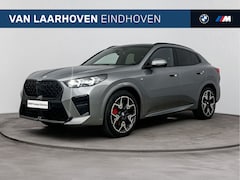 BMW X2 - sDrive20i M Sport Automaat / Panoramadak / Achteruitrijcamera / Sportstoelen / M Adaptief