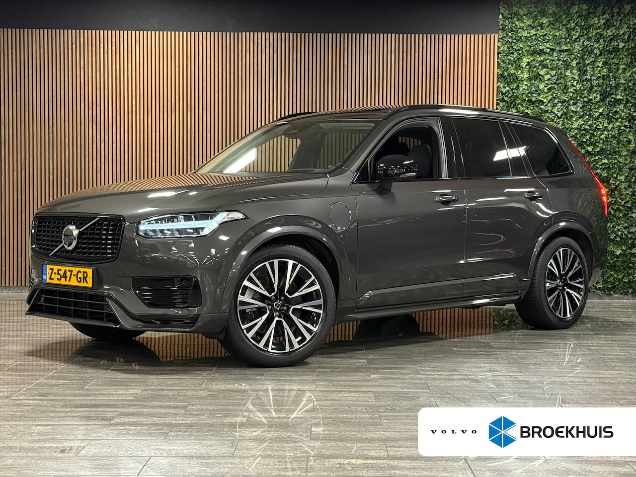 Volvo XC90 - T8 AWD Recharge Ultra Dark | Luchtvering | Trekhaak | 360 Camera | Head-Up Display | Harma - AutoWereld.nl