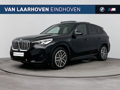 BMW iX1 - xDrive30 M Sport / Panoramadak / Sportstoelen / Achteruitrijcamera / M Adaptief onderstel