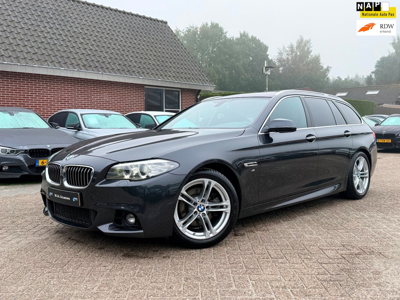 BMW 5-serie Touring - 520i Executive M Sport Lci|Nieuwe Ketting|Alcantara|Navigatie|18 inch M|Xenon|Nette staat. - AutoWereld.nl