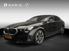 BMW 5-serie - Sedan 520i | LED | HUD | Active cruise | Trekhaak | Sportstoelen | DAB | Harman-kardon sou