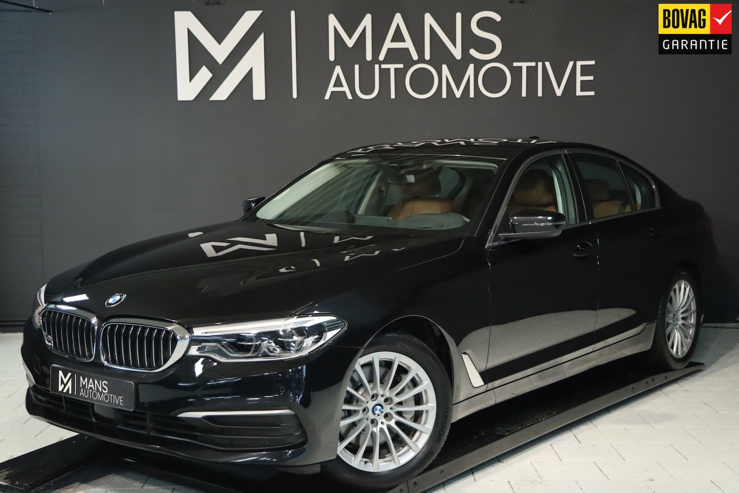 BMW 5-serie - 530i / LIVE COCKPIT / HUD / ACC / CAMERA / LEDER / CARPLAY / STOELVERW - AutoWereld.nl