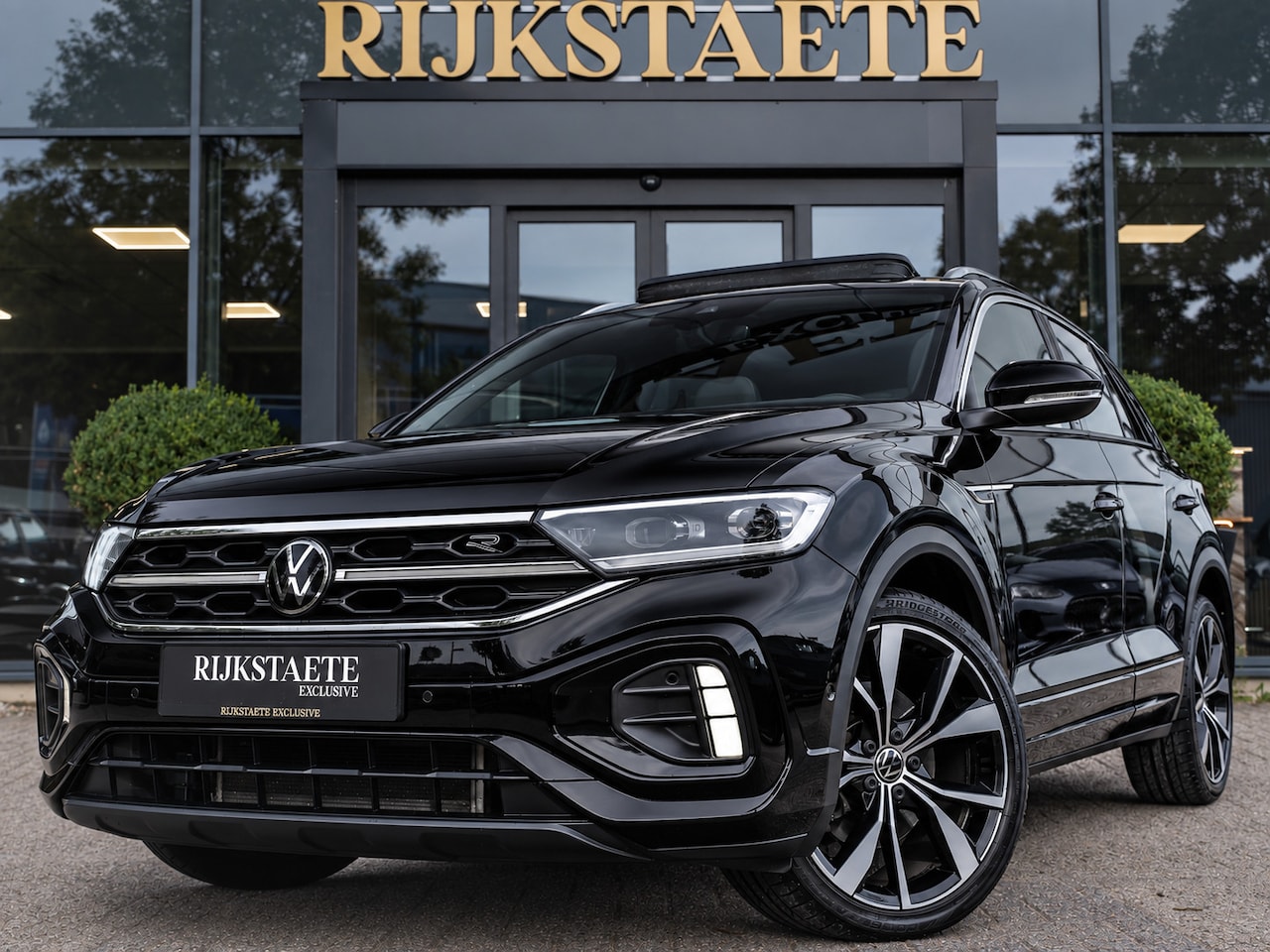 Volkswagen T-Roc - 1.5 TSI R-Line|PANO|ACC|19''|MASSAGE|APP|IQ - AutoWereld.nl