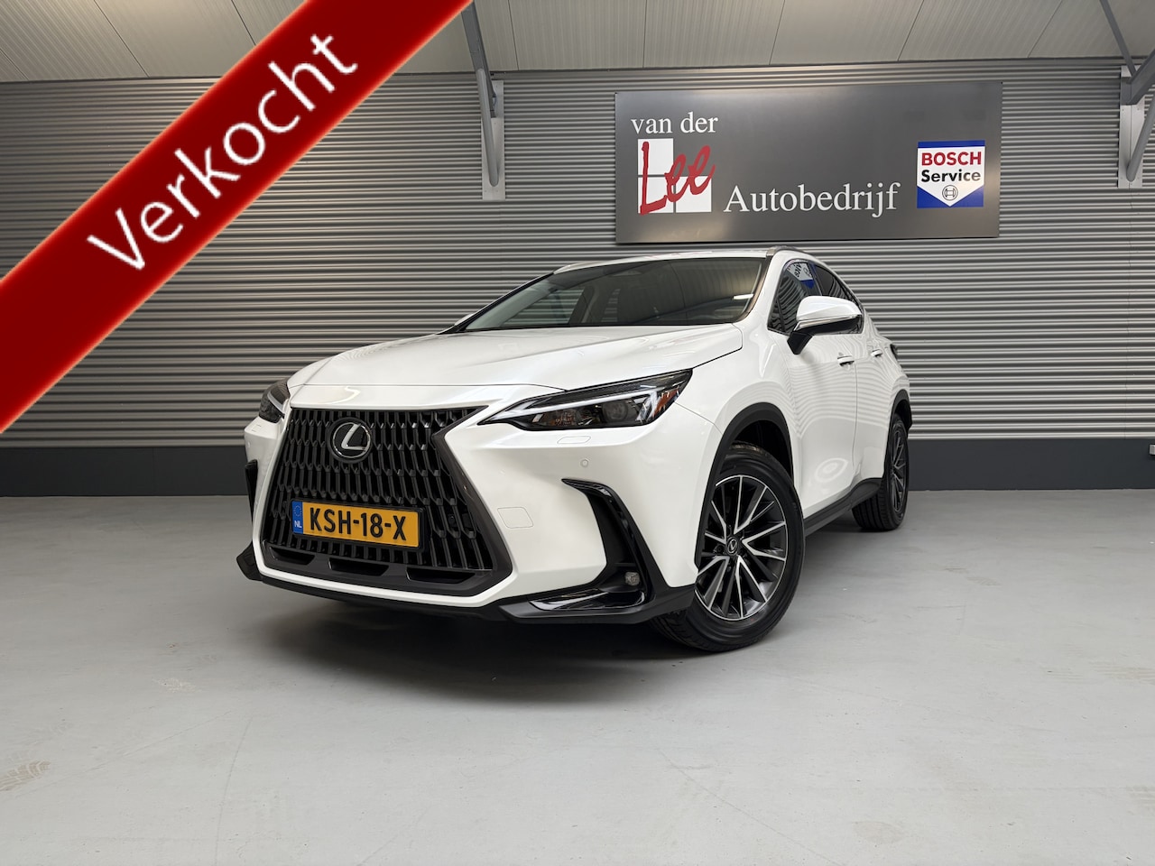 Lexus NX - 450h+ AWD LUXERY TREKH/1500 KG TREKGEW/LEER/DODEHOEK/ENZ - AutoWereld.nl