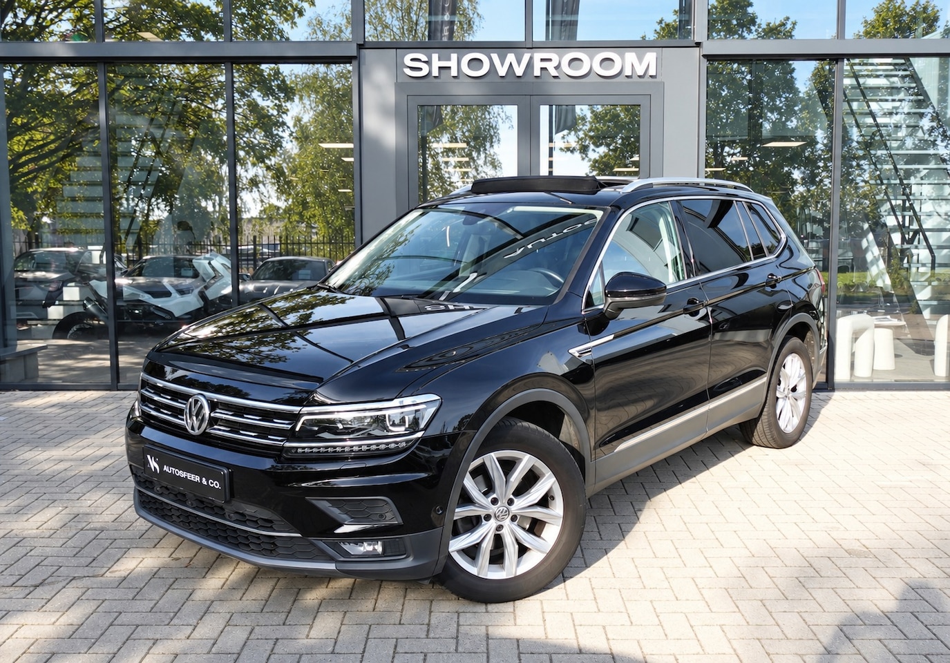 Volkswagen Tiguan - 1.5 TSI ACT Highline Business R PANO KEYLESS HUD - AutoWereld.nl