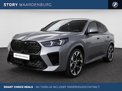 BMW X2 - sDrive20i M Sport Automaat / Panoramadak / Trekhaak / Sportstoelen / Achteruitrijcamera /