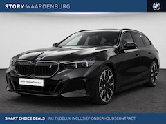 BMW i5 Touring - eDrive40 M Sport / Panoramadak / Trekhaak / Comfortstoelen / Parking Assistant Plus / Bowe
