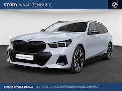 BMW 5-serie Touring - 530e M Sport Automaat / Panoramadak / Trekhaak / Bowers & Wilkins / Adaptieve LED / Parkin