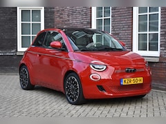 Fiat 500e - 42KWh La Prima/ SOH 95%/Panoramadak/Leer/Verwarmde stoelen/Apple car play/JBL Speakers Wij