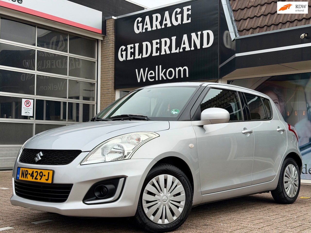 Suzuki Swift - 1.2 Comfort EASSS | CENTR.V | AIRCO | 5DEURS | SMETTELOZE STAAT - AutoWereld.nl