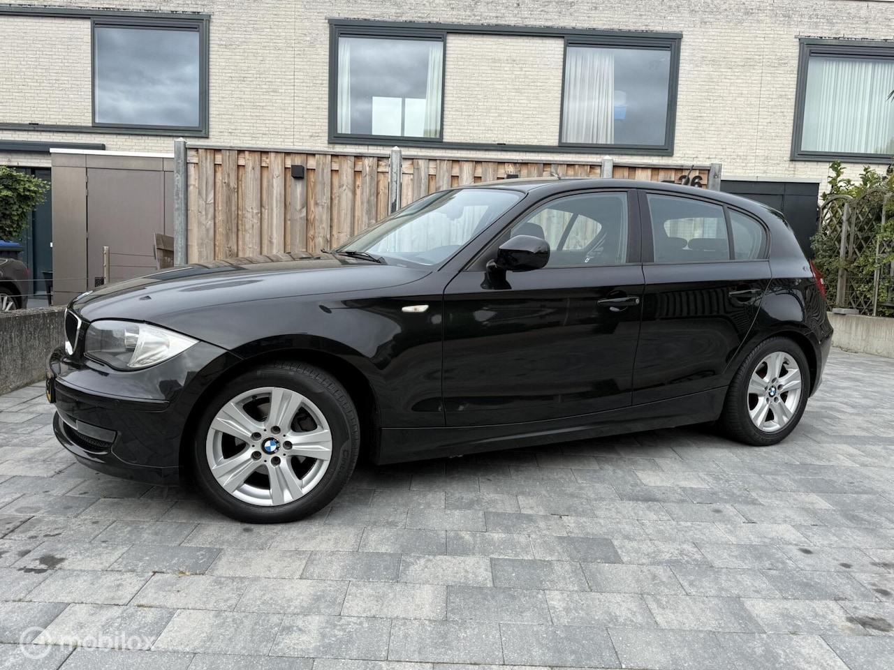 BMW 1-serie - 116i | cruise | Pdc | dealer onderhouden| navigatie - AutoWereld.nl