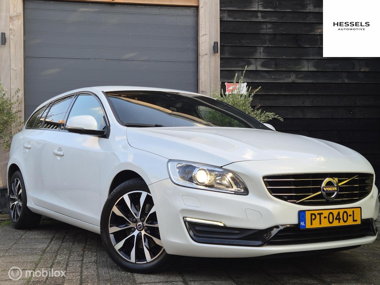 Volvo V60 - 2.0 T3 Polar+ Dynamic NAP Leer Trekhaak - AutoWereld.nl