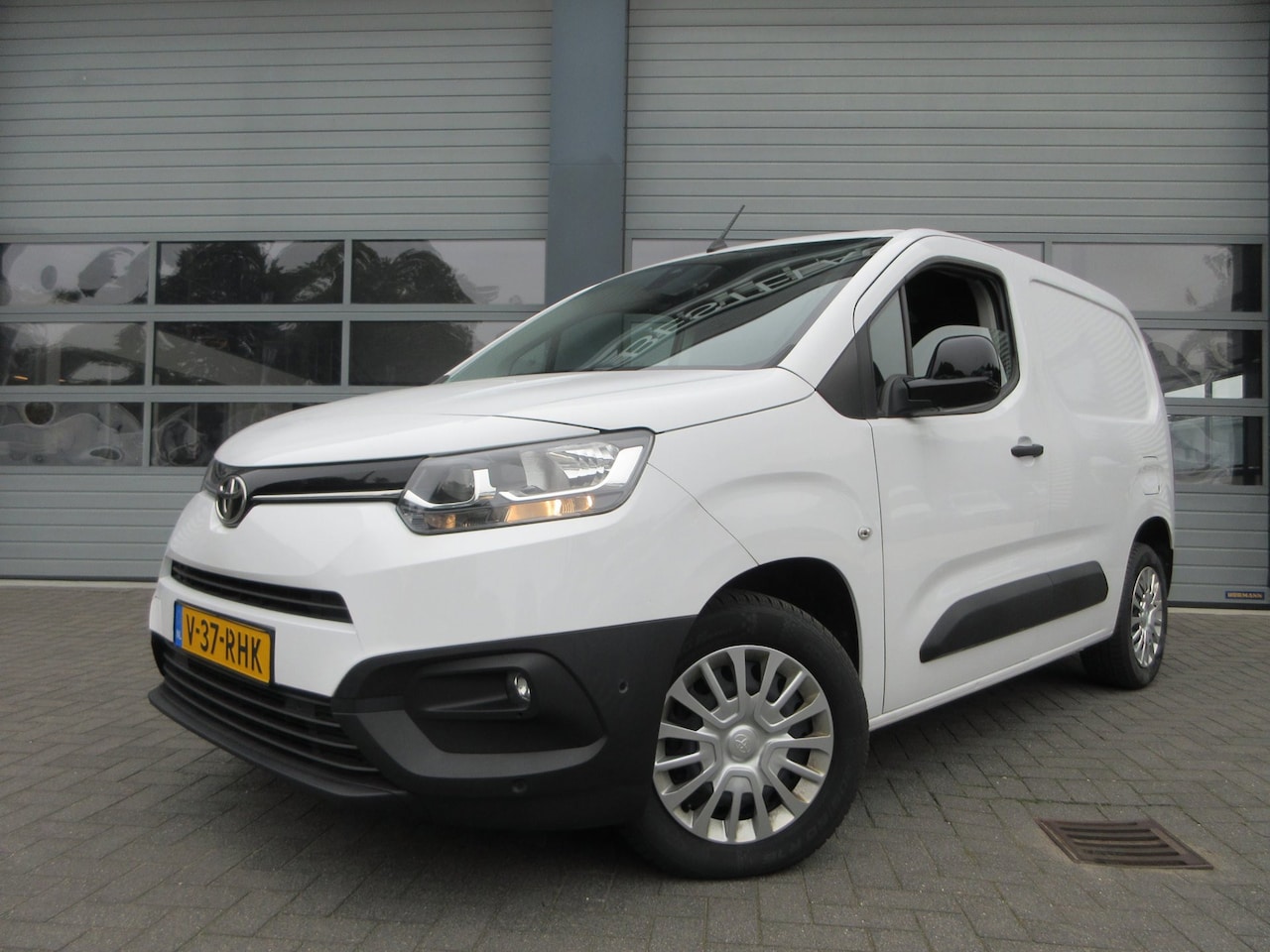 Toyota ProAce City - 1.5 D-4D Live 1.5 D-4D Live, 102pk, Euro 6, Airco, PDC, 3-Zits, Navigatie. - AutoWereld.nl