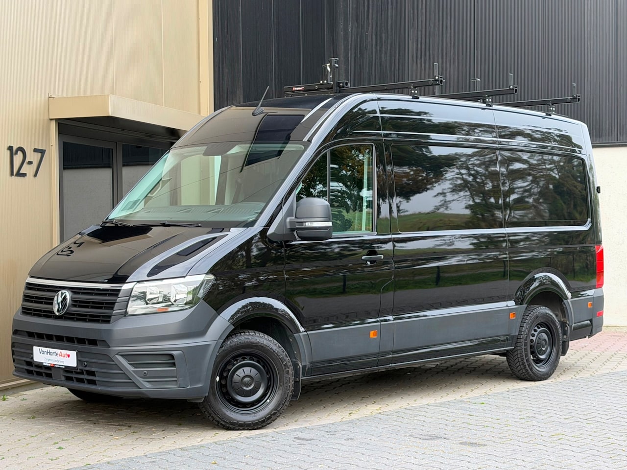 Volkswagen Crafter - 35 2.0 TDI 140pk|L3H3|Highline|Carplay|Massage - AutoWereld.nl