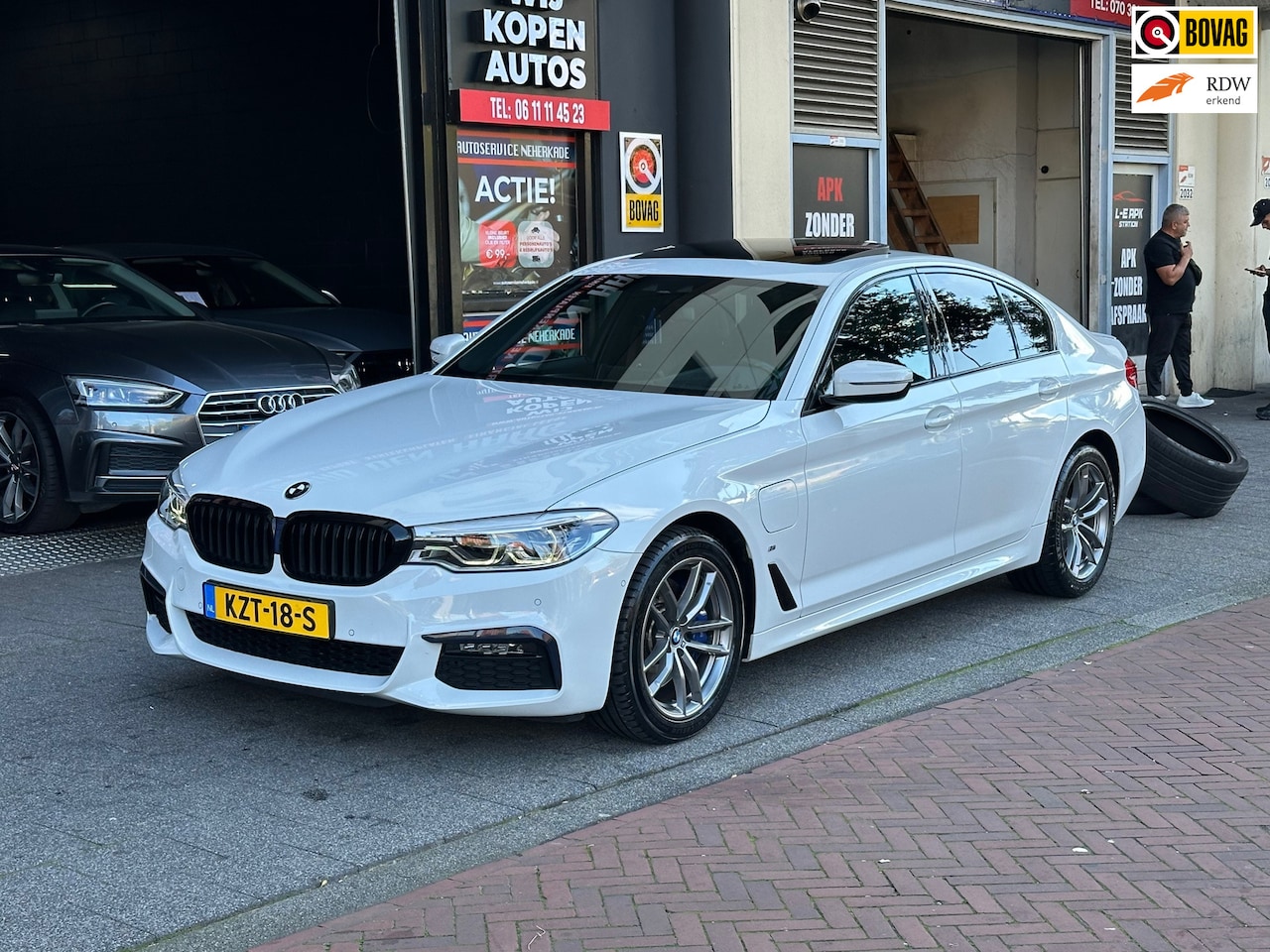 BMW 5-serie - 530e iPerformance High Executive M-Sport Schuifdak - AutoWereld.nl