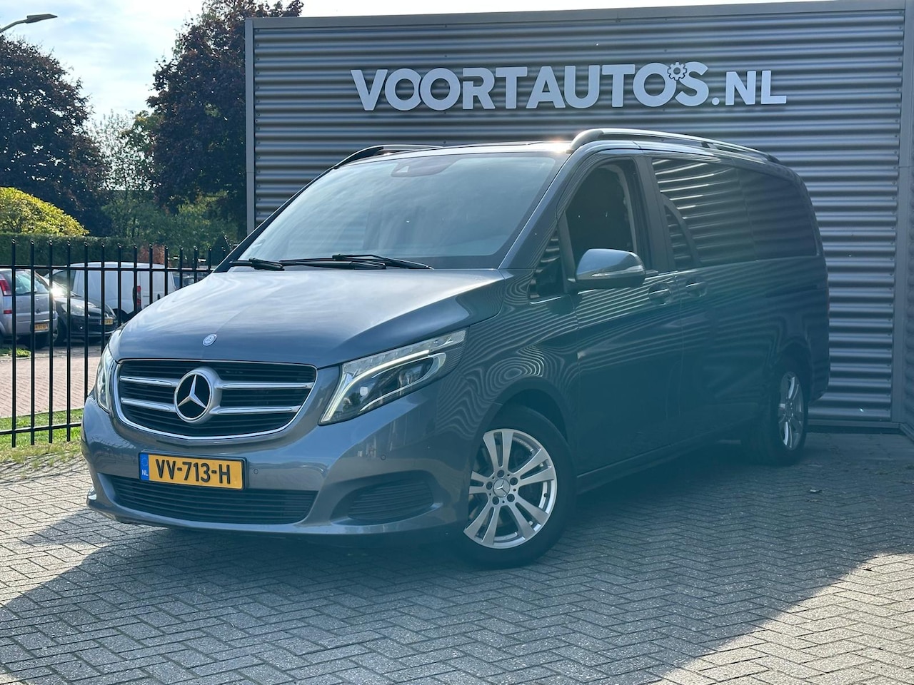 Mercedes-Benz V-klasse - 220d Lang DC | LED VERLICHTING | ELEKTRISCHE KLEP | NAVI | CAMERA | PDC | TREKHAAK | LMV - AutoWereld.nl
