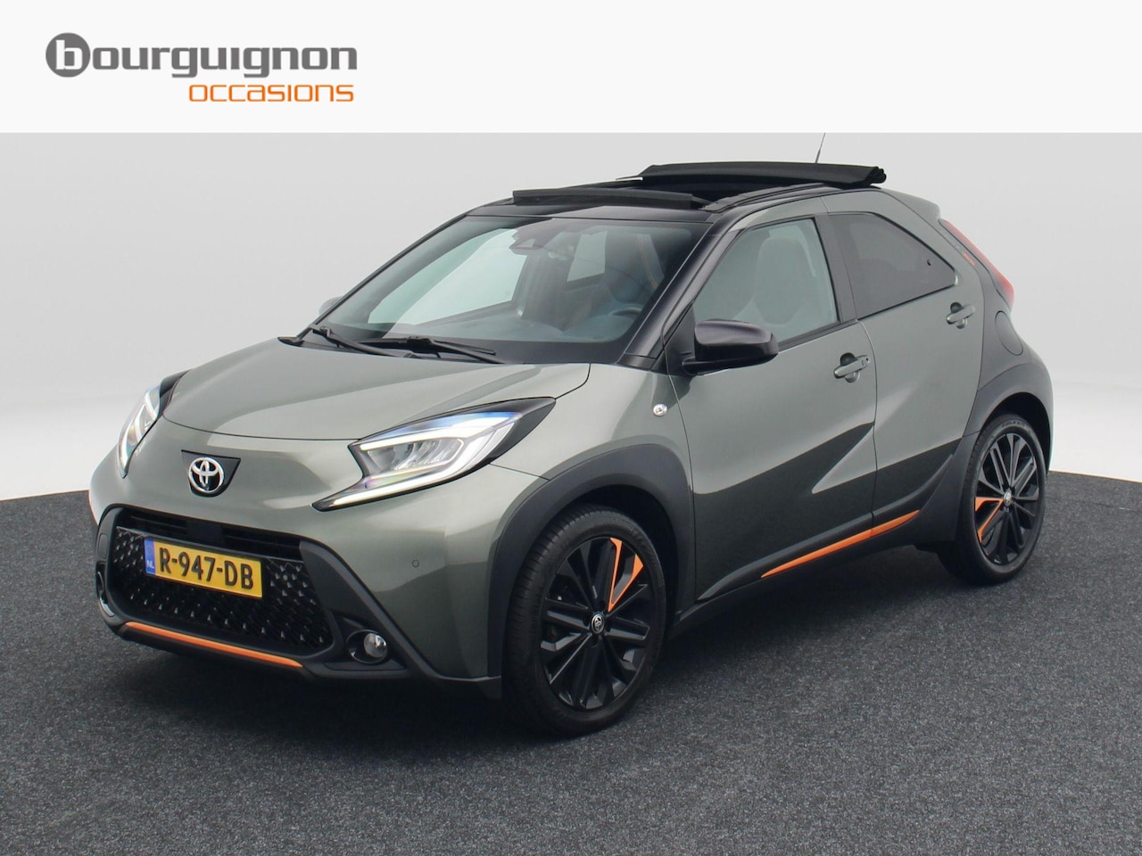 Toyota Aygo X - 1.0 VVT-i S-CVT Automaat Limited | Stoelverwarming | Camera | Elektrisch Schuifdak | JBL A - AutoWereld.nl