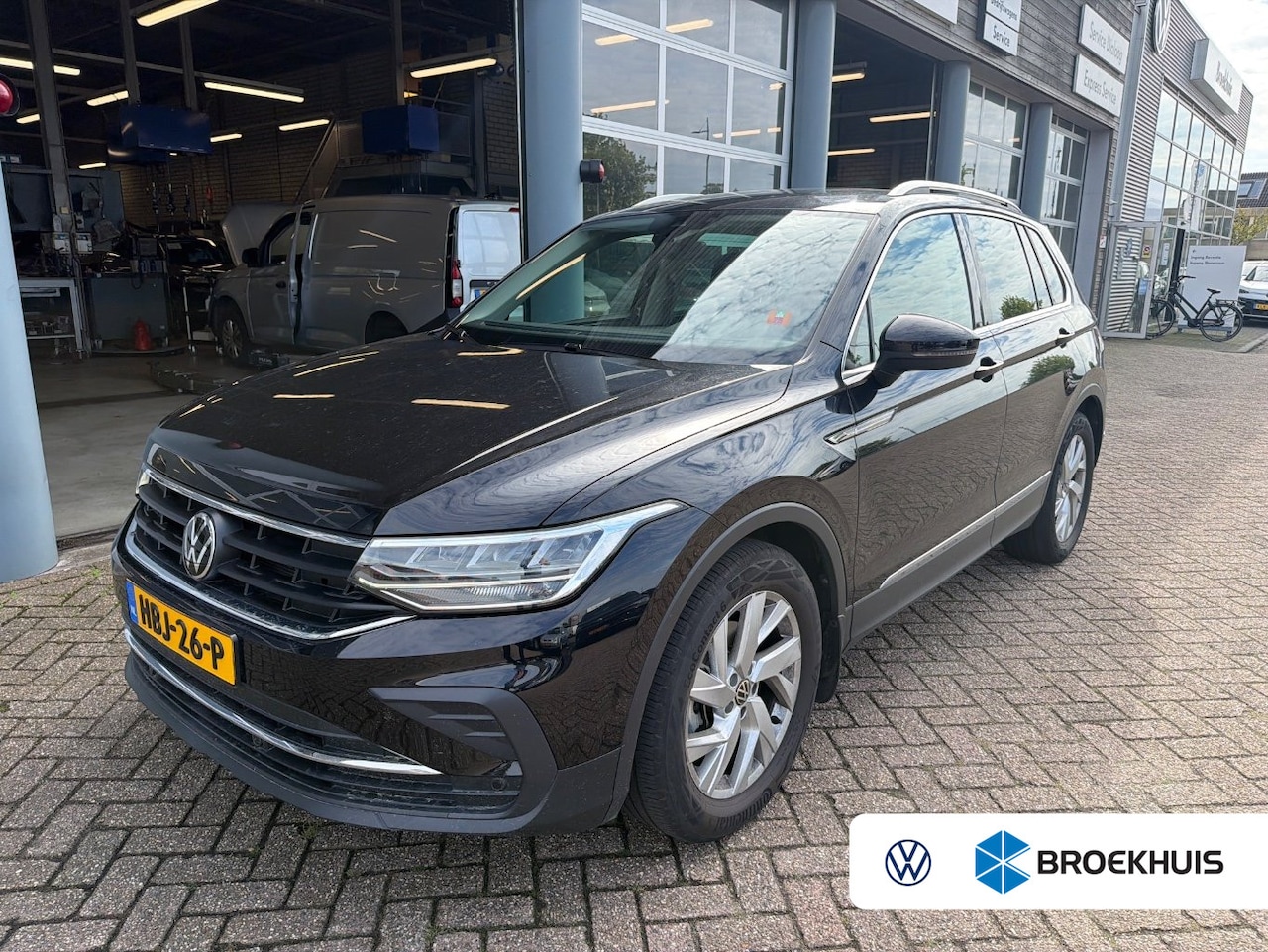 Volkswagen Tiguan - 1.5 TSI 150PK DSG-7 Life Business | TREKHAAK | NAVIGATIE | CAMERA | STOEL + STUURVER. | AD - AutoWereld.nl