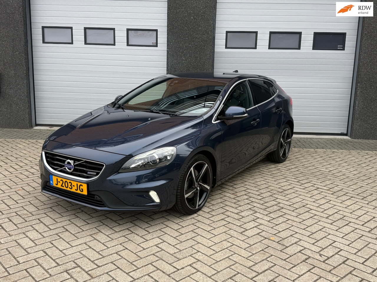 Volvo V40 - 1.6 T3 R-Design CLIMA/CRUISE/PDC/XENON - AutoWereld.nl