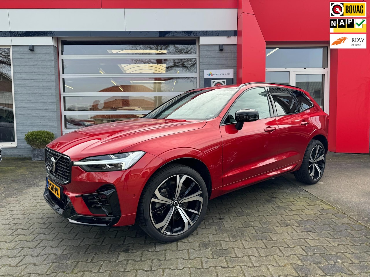 Volvo XC60 - 2.0 B4 R-Design 2.0 B4 R-Design - AutoWereld.nl