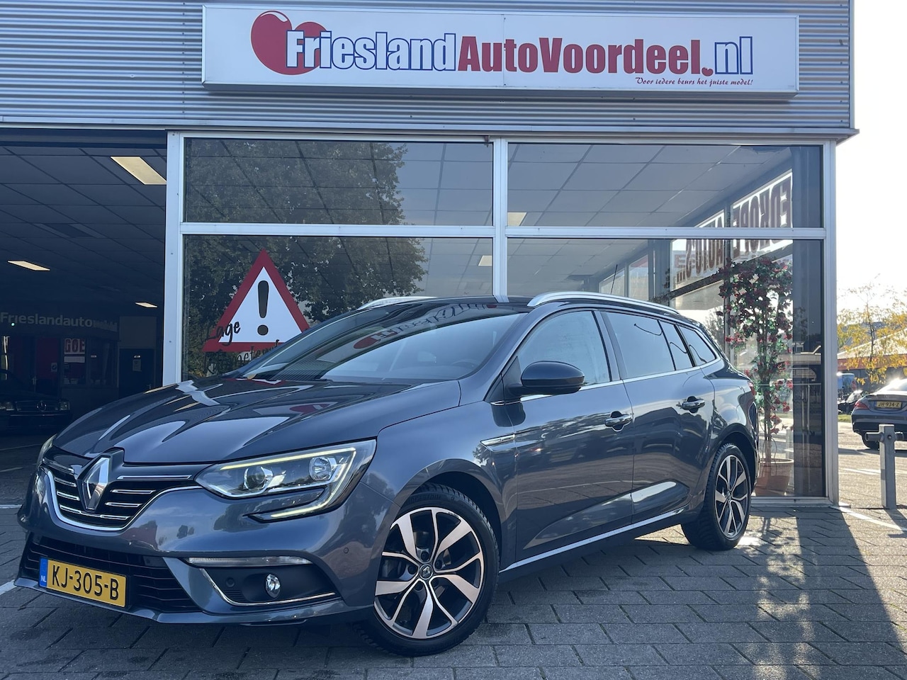 Renault Mégane Estate - 1.2 TCe Bose /Automaat/Cruise/Navi/Parkeer ass./Bose/Dealer onderhouden/facelift mod/1e ei - AutoWereld.nl