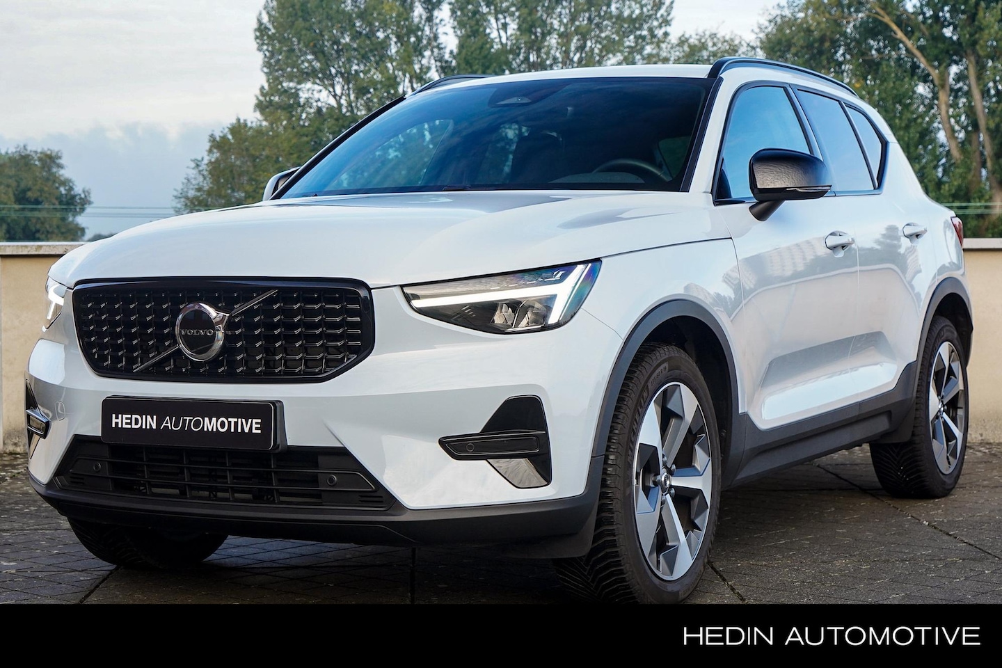 Volvo XC40 - 2.0 B4 Plus Dark Harman/Kardon | Adaptieve Cruise Control | Verwarmbare Voorstoelen | LED- - AutoWereld.nl