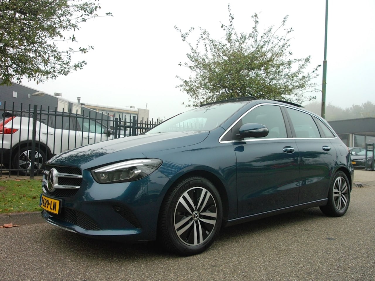 Mercedes-Benz B-klasse - B180 136PK 7G-DCT Business Solution Luxury P Dak Clima Navi - AutoWereld.nl