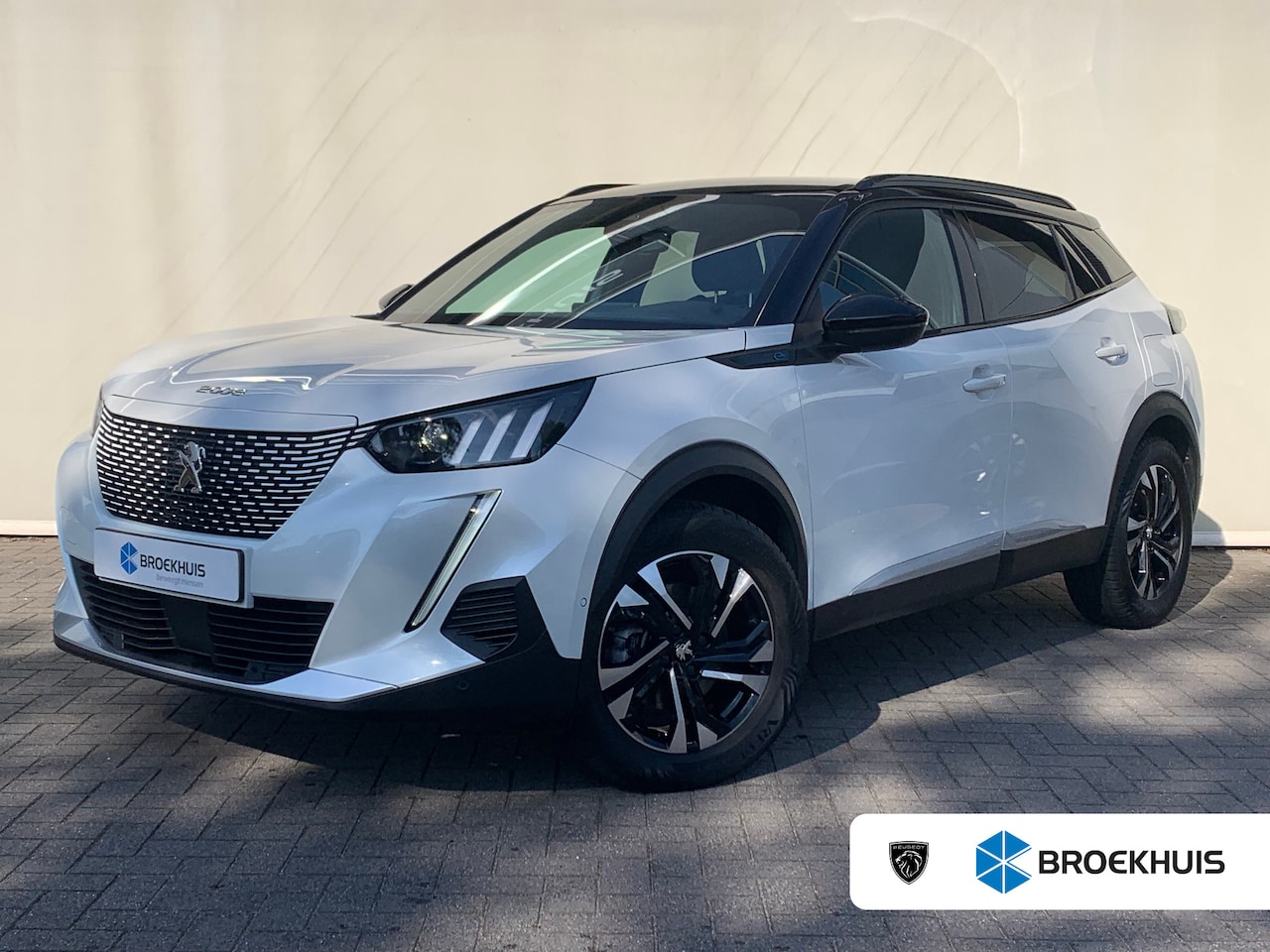 Peugeot e-2008 - EV GT 50 kWh SOH 94% | Airco | Camera | Cruise Control | DAB | LED | LMV 17" | Navi | PDC - AutoWereld.nl