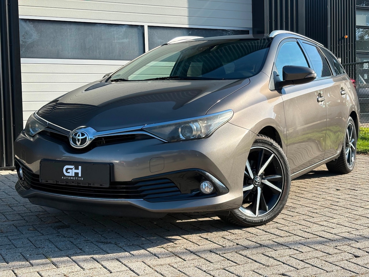 Toyota Auris Touring Sports - 1.2T Edition S+ - AutoWereld.nl