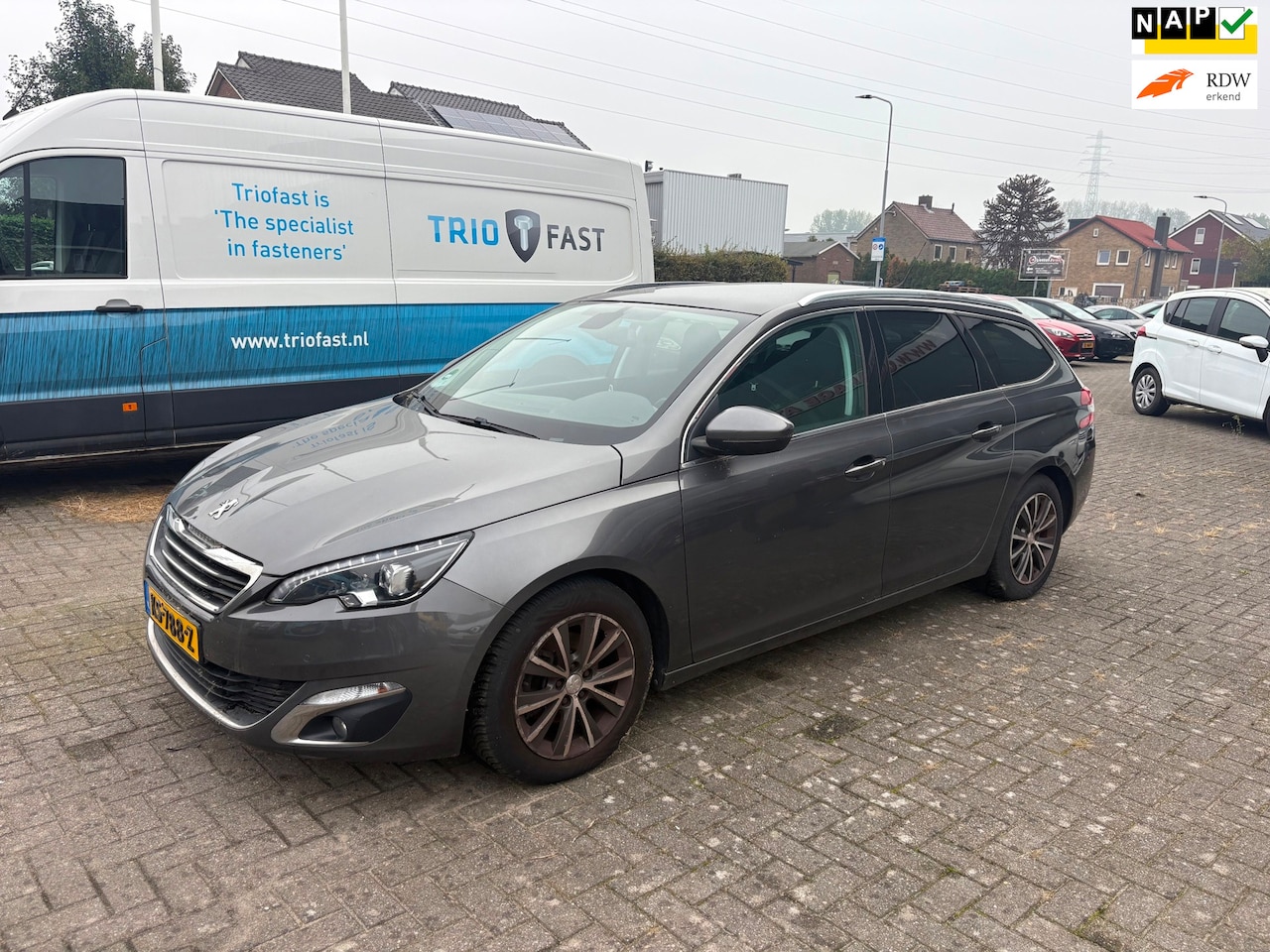 Peugeot 308 SW - 1.2 PureTech Blue Lease Premium | BUDGETINRUILER | - AutoWereld.nl