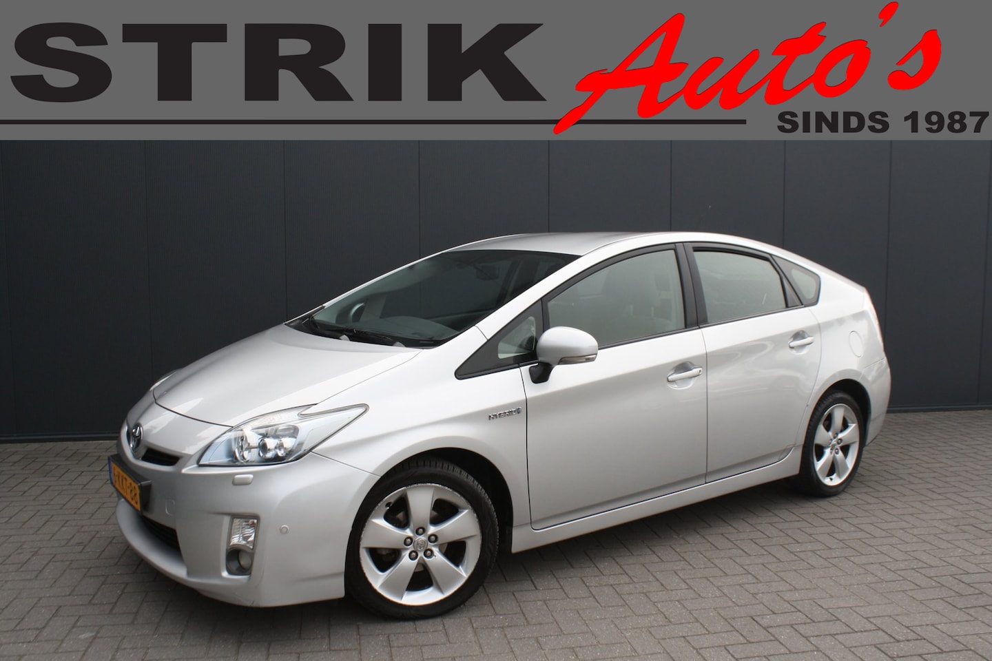 Toyota Prius - 1.8 Dynamic - NAVIGATIE - CAMERA - 2x PDC - AutoWereld.nl