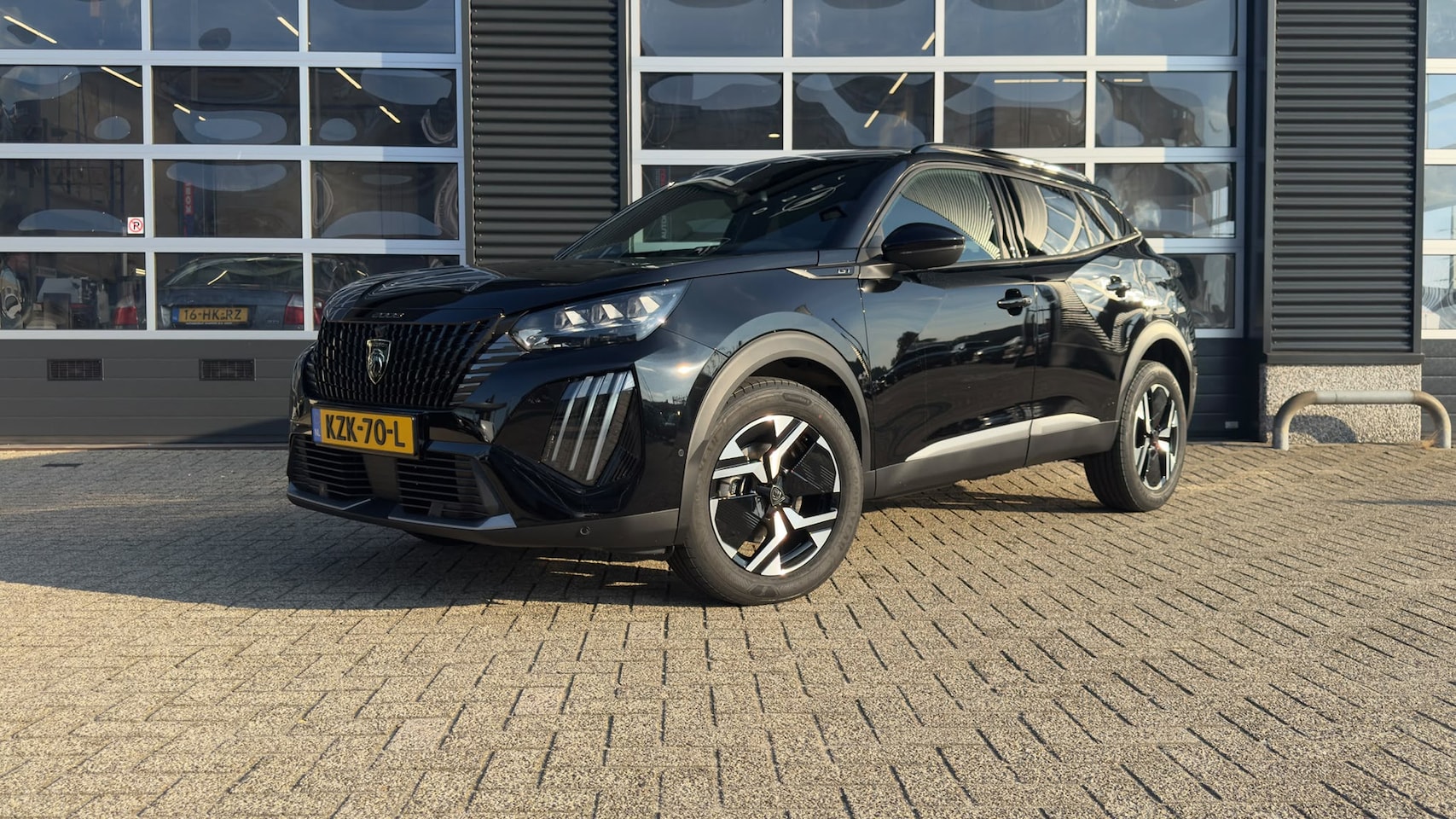 Peugeot 2008 - GT | Active Safety Brake met camera en radar (automatisch noodremsysteem) met Distance Ale - AutoWereld.nl