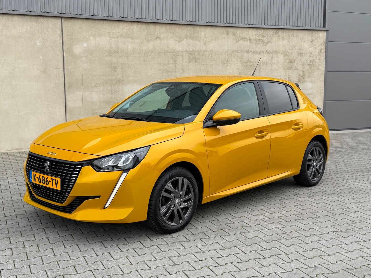 Peugeot 208 - 1.2 PureTech Blue Lease Active CARPLAY+RIJSTROOK+GROOT NAVIGATIE+CLIMATE+CRUISE+PDC+ISOFIX - AutoWereld.nl