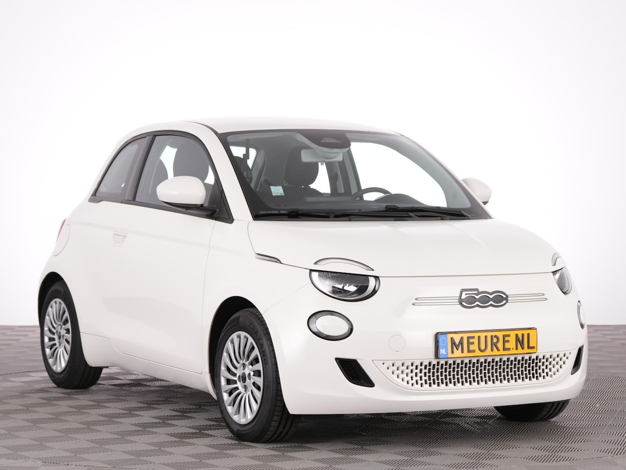 Fiat 500e - Urban 42 kWh | CARPLAY | AIRCO | SOH 95,69% | - AutoWereld.nl