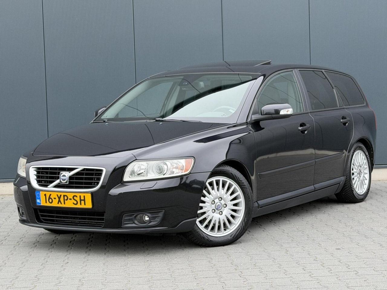 Volvo V50 - 2.4I Edition II Schuifdak - Leder - Facelift - Trekhaak - Goed Onderhouden - AutoWereld.nl
