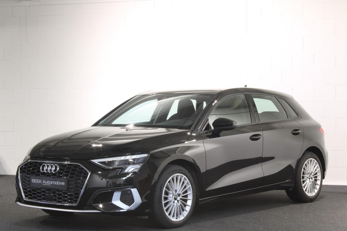 Audi A3 Sportback - 30 TFSI | PANO | Apple Carplay | Trekhaak - AutoWereld.nl